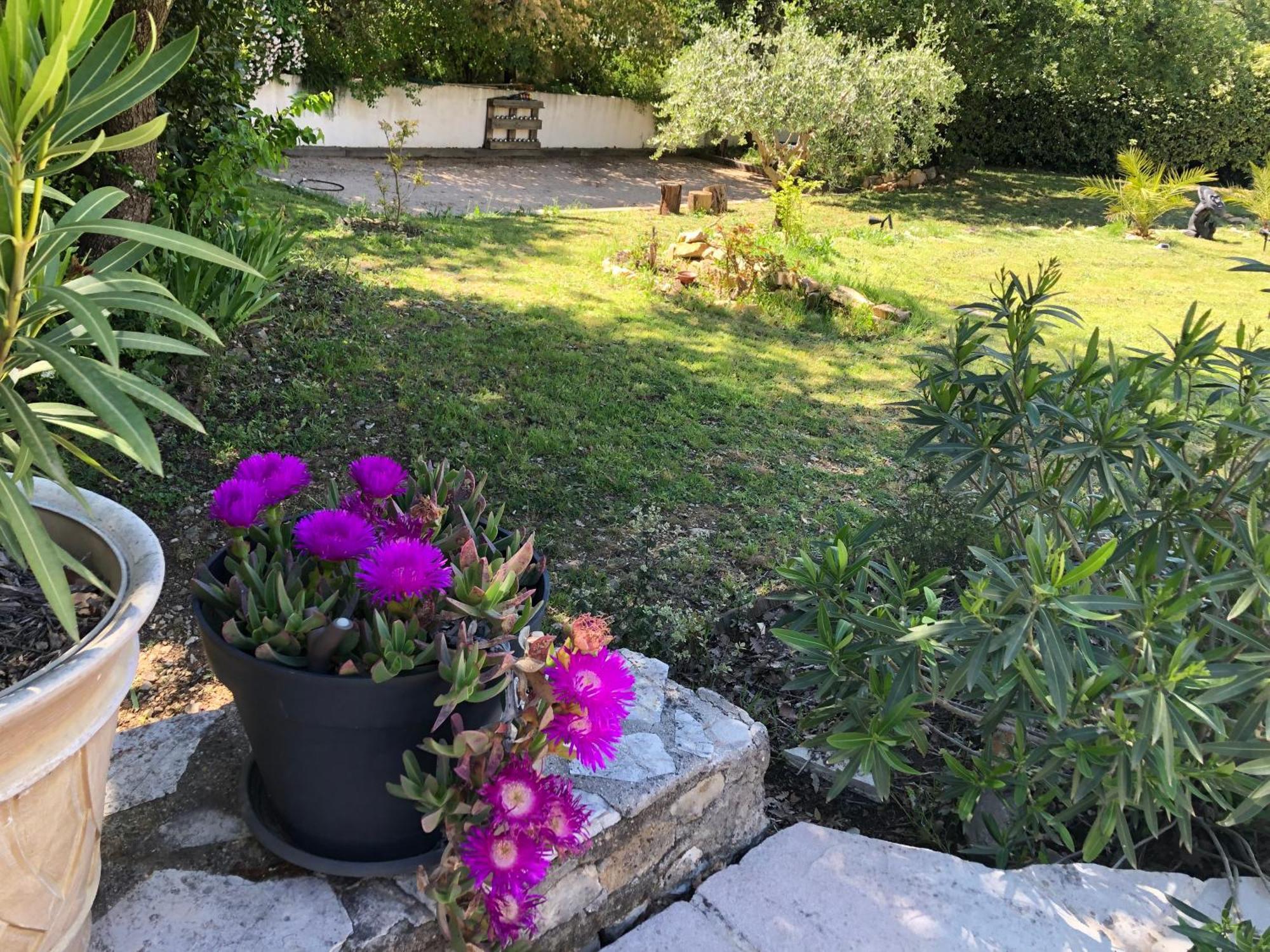 Villa Quinissole Sainte-Anastasie-sur-Issole Bagian luar foto