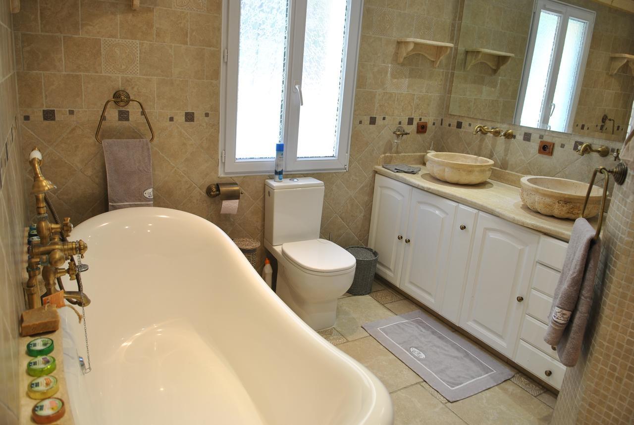 Villa Quinissole Sainte-Anastasie-sur-Issole Bagian luar foto